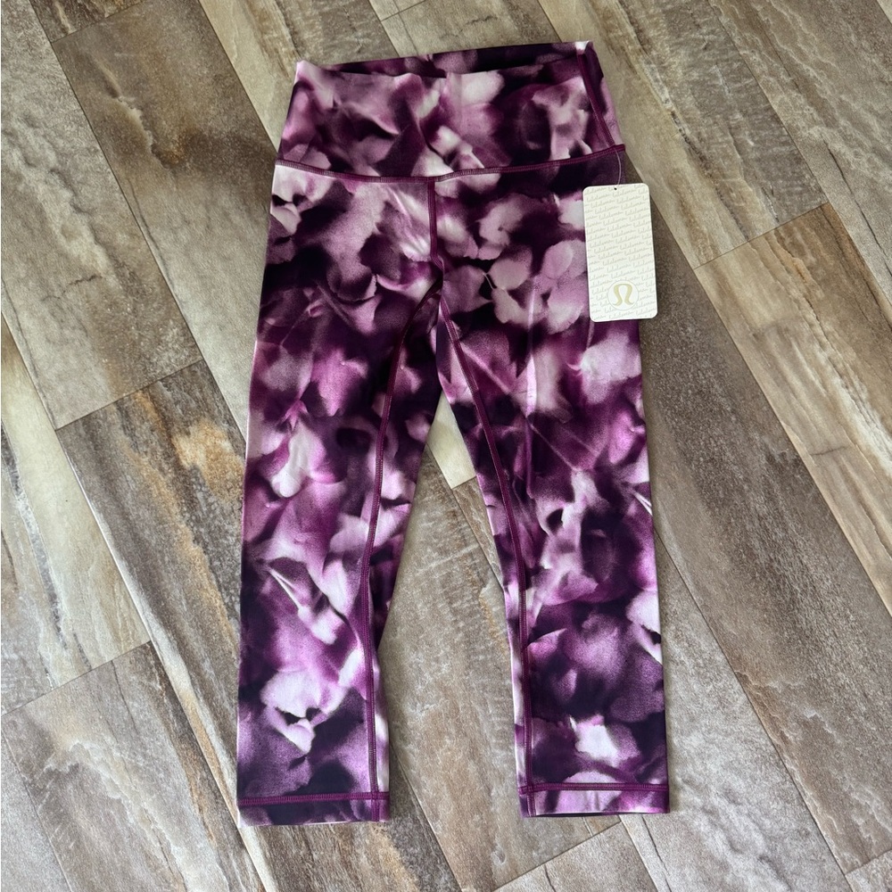 NWT Lululemon Wunder Under Size 6